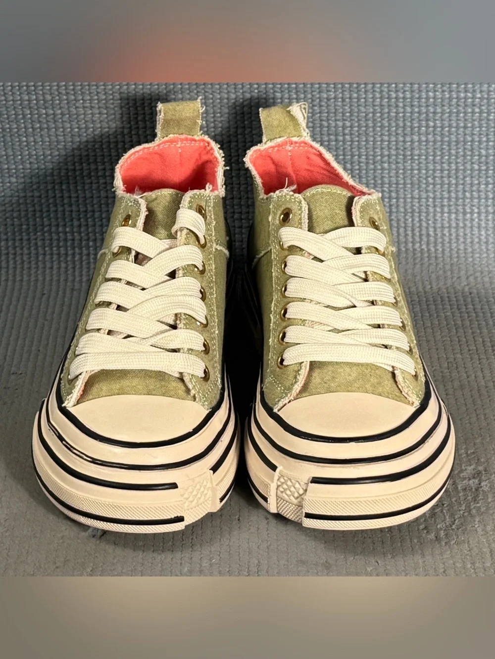 Pregunta Sage Green Women’s Fashion Sneakers Size 6‎ US 36 EU